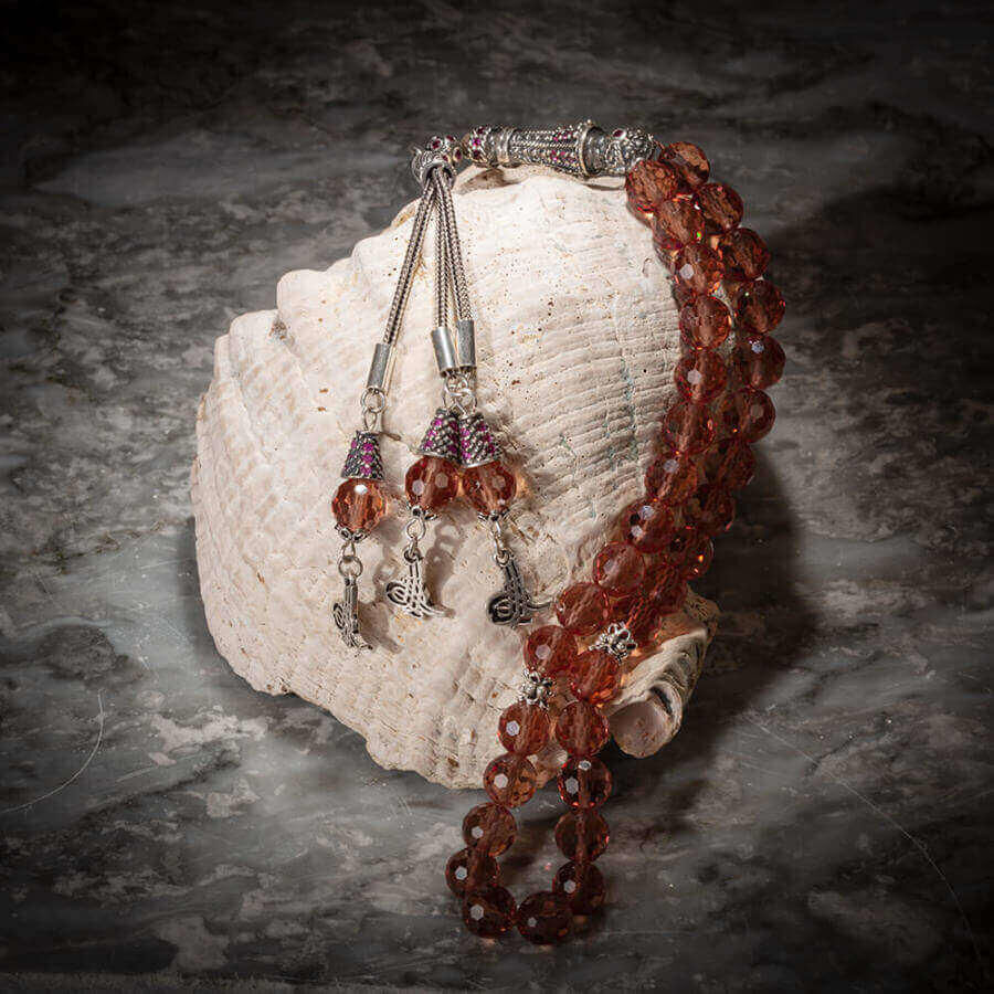 A color-changing sultan stone rosary with a triple tassel bearing the symbol of the tughra - 1