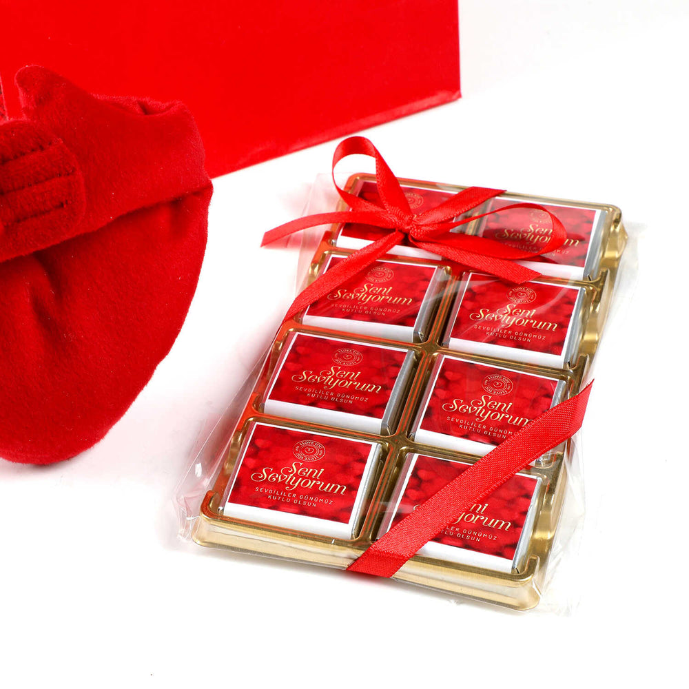 Sweetheart Gift Set: 16-Piece Mug Set + Heart Pillow