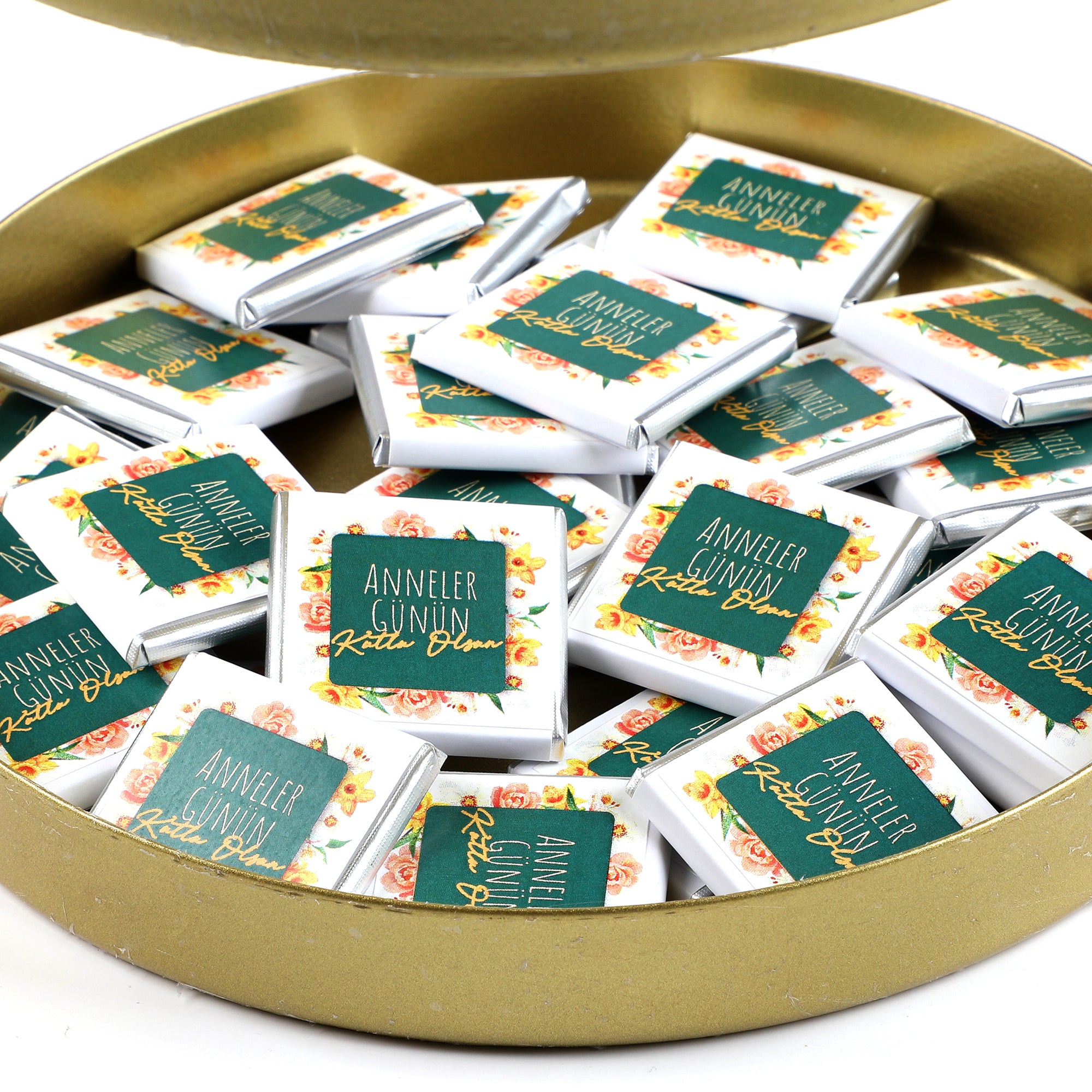 طقم هدية عيد الأم - صينية ذهبية بطبقتين مع شوكولاتة مادلين وقهوة - أخضر