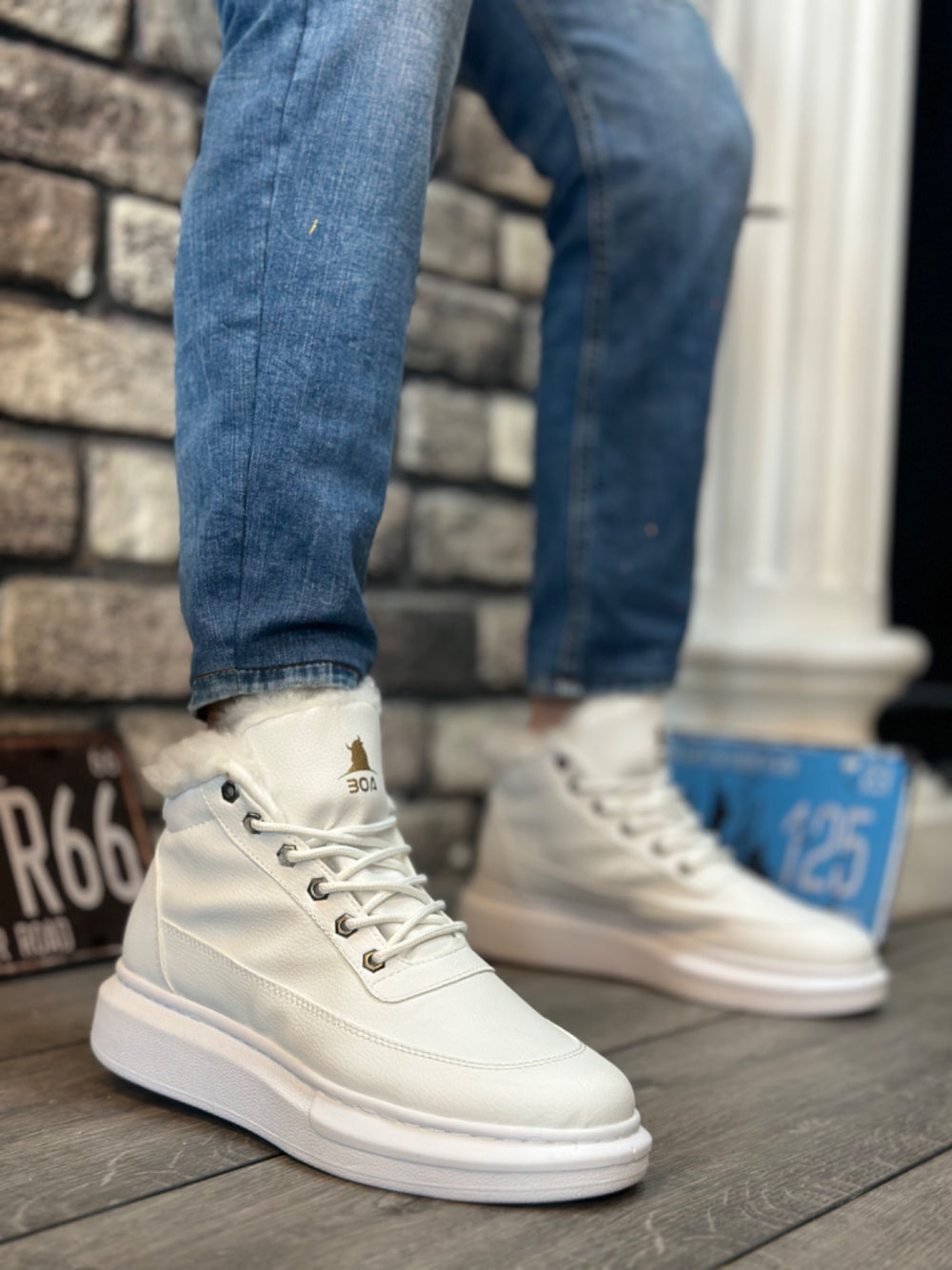 Fur-Lined White Men's Stylish Sports Boots with Laces