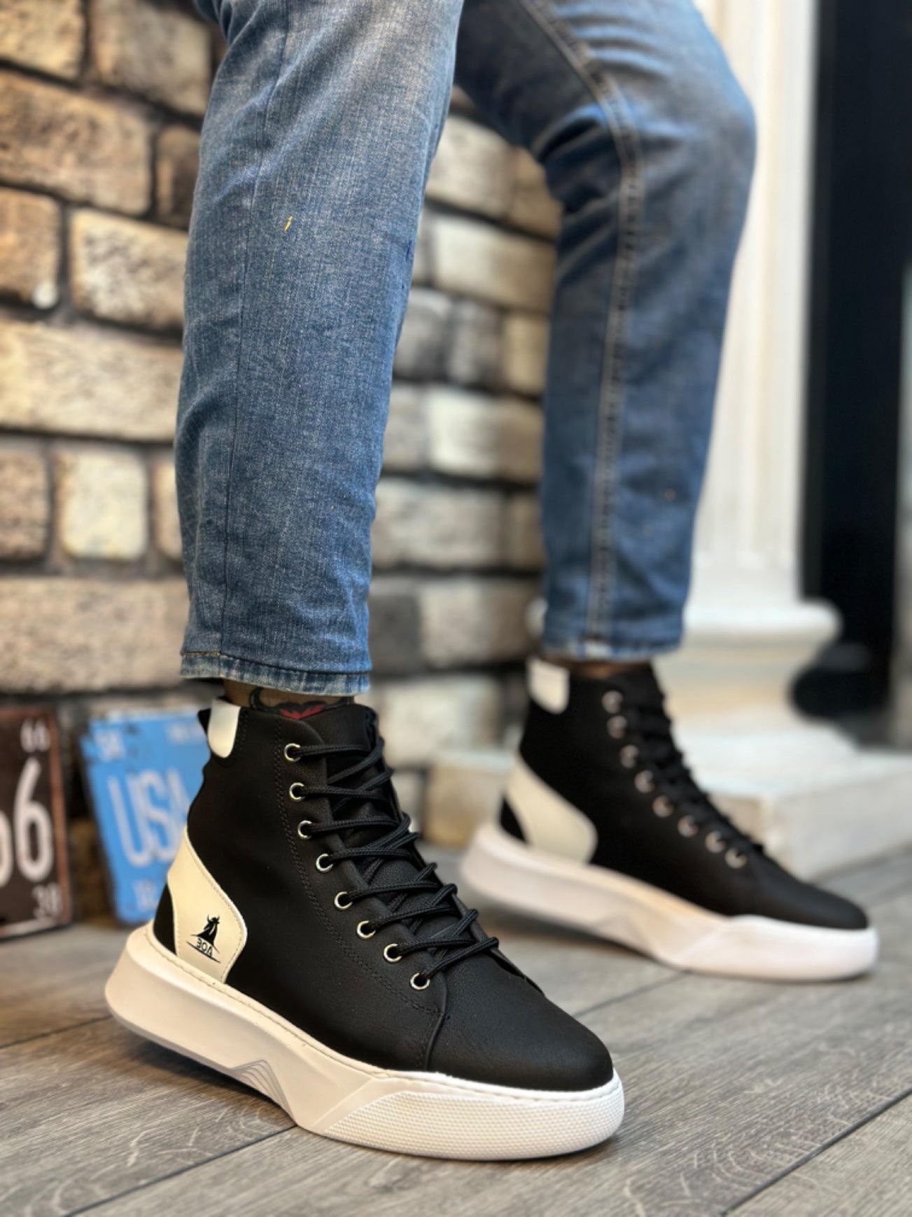 BA0155 Lace-Up Men's High Top Black White Black Sole Sports Boots