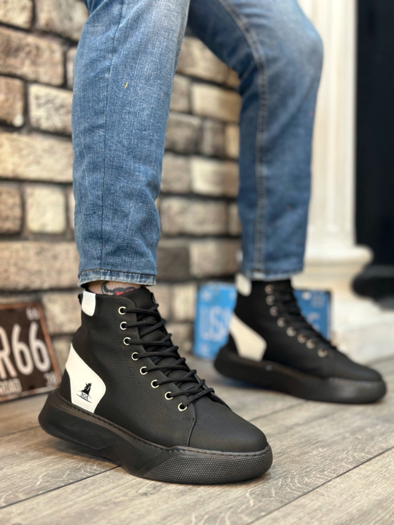 High Top Black and White Lace-up Men's Sport Boots