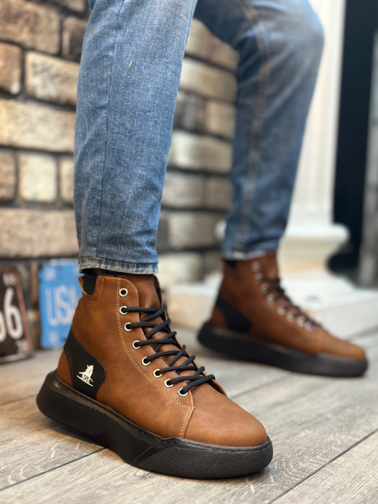 Men's High Top Lace-Up Tan Sport Boots