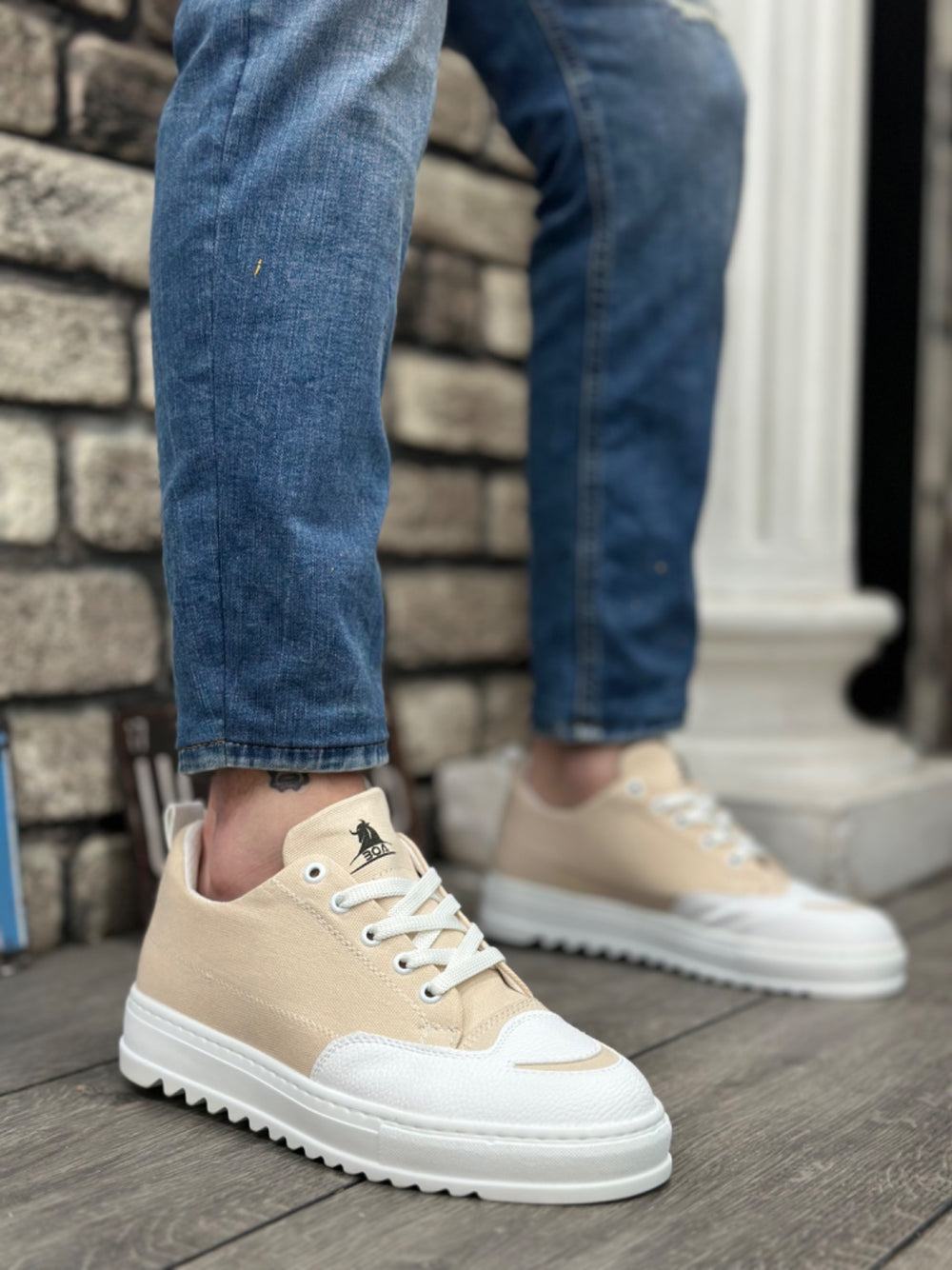 Thick Sole Cream Sport Men's Shoes with Smile Pattern