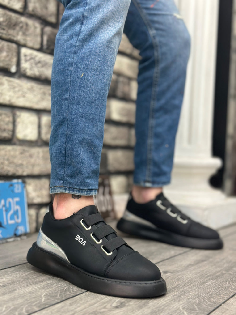 Casual Men's Shoe with Silver Detail and Thick Black Sole