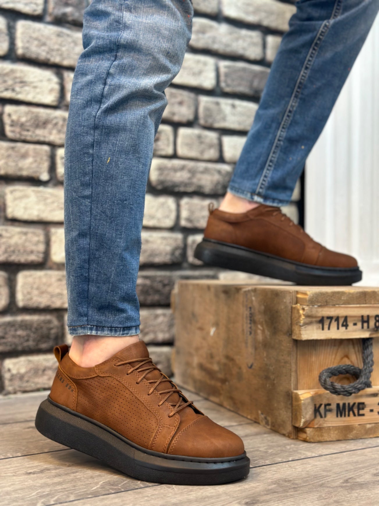 Thick High Sole Brown Black Lace-Up Men's Sneakers