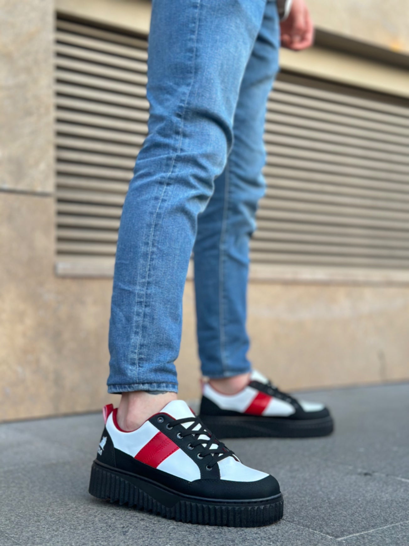 Men's High Black Sole Red Detail Lace-up Shoes
