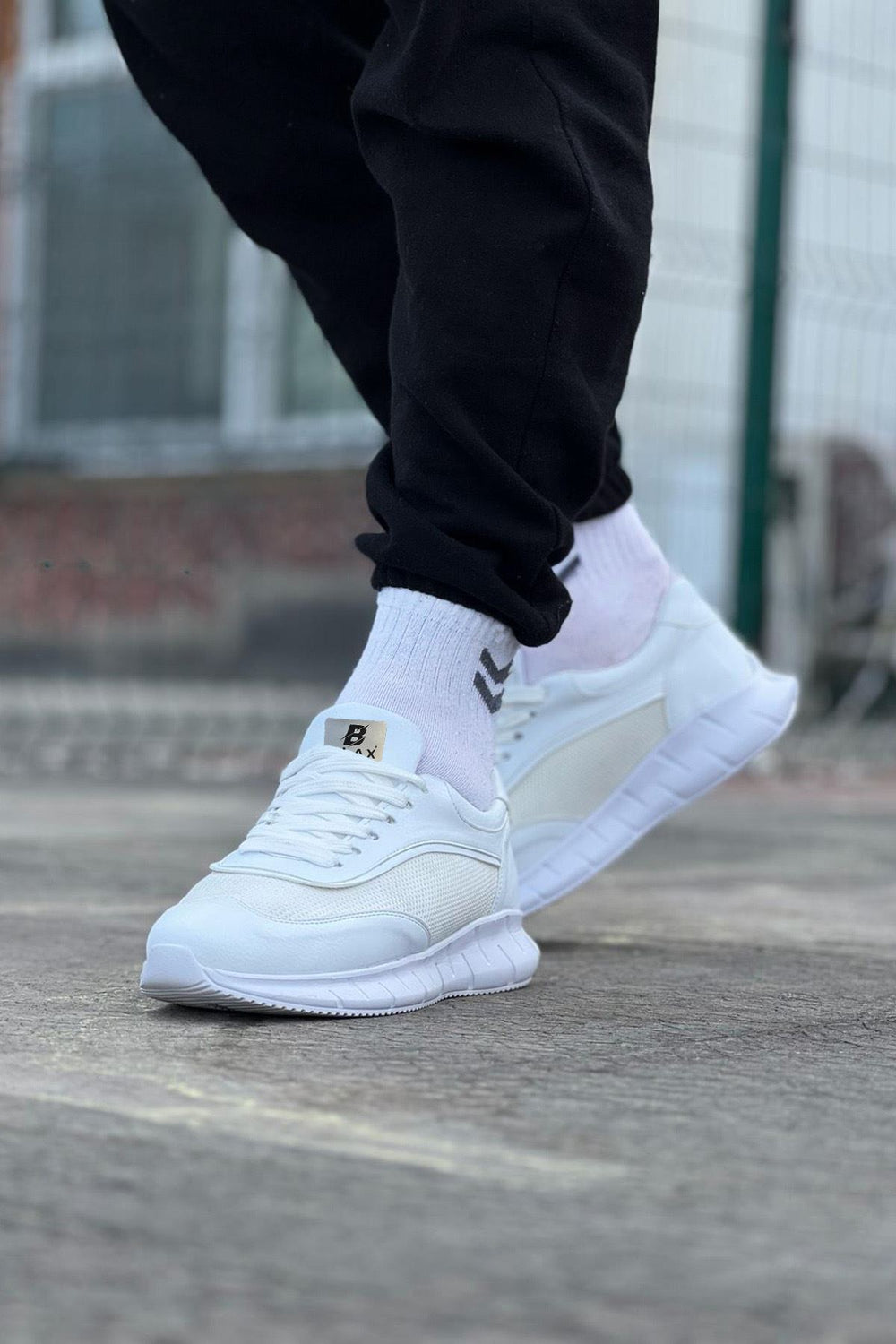 White Knit Men's Athletic Sneakers by Wagoon