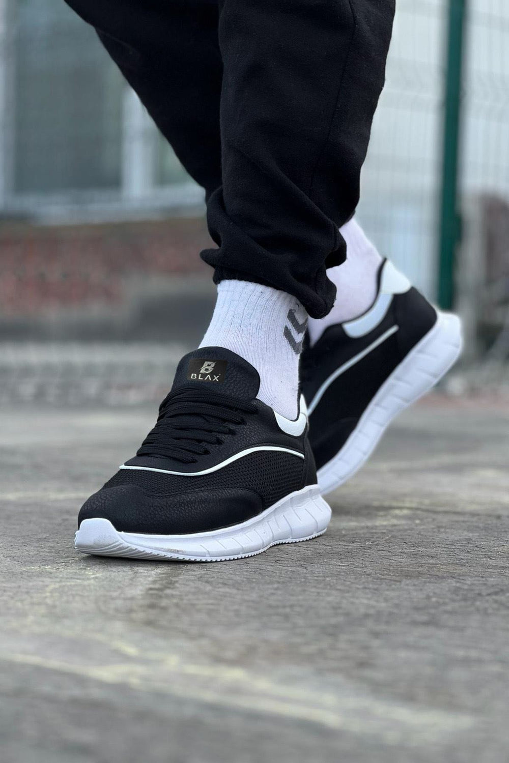 Black White Men's Knit Athletic Shoes