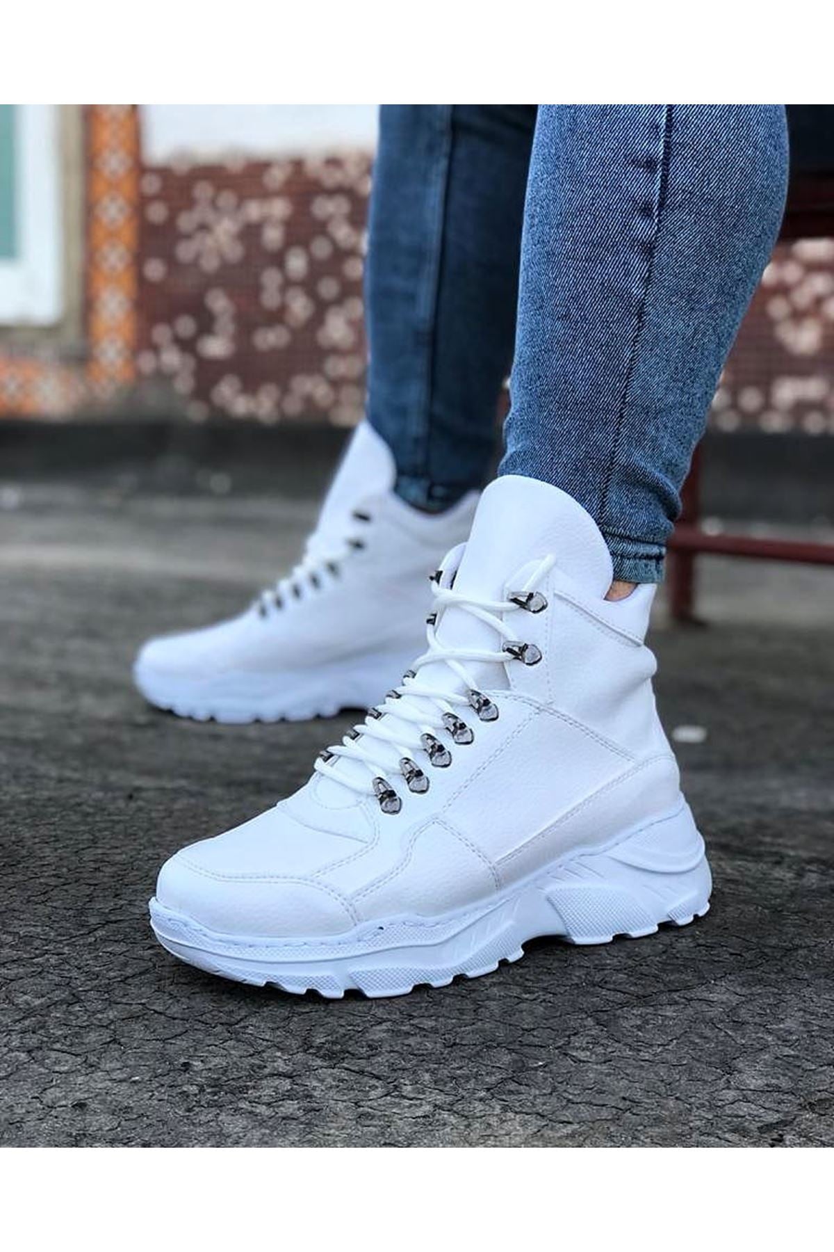حذاء طويل برباط أبيض WG07 من واغون