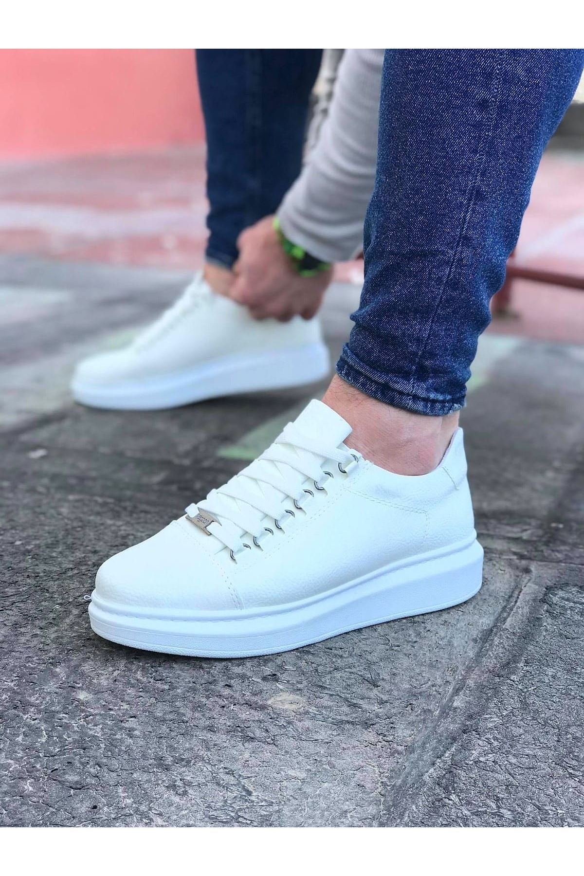 White Men's Casual Sneakers - Wagoon WG08