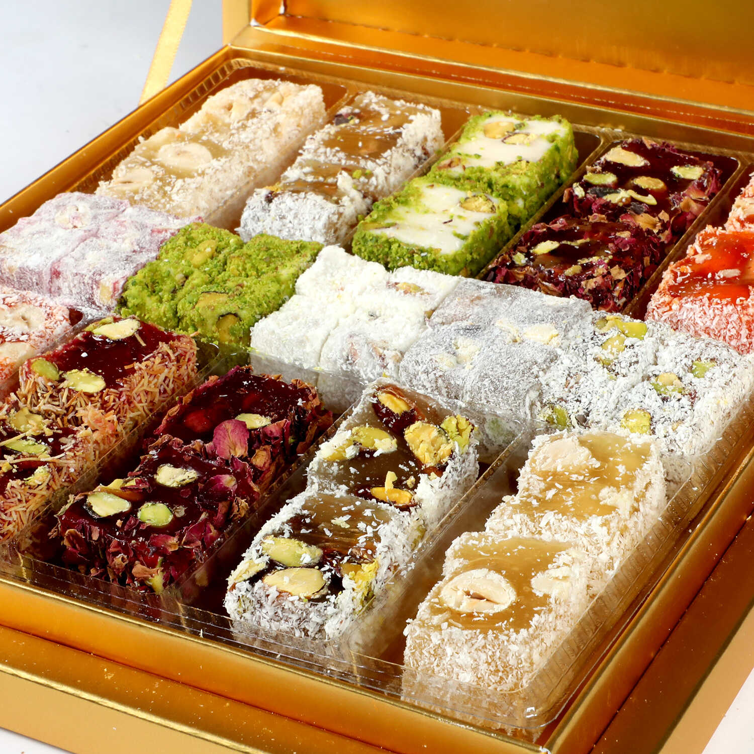 Antep Pistachio Chocolate Bohça Delights (Patterned Gift Box)