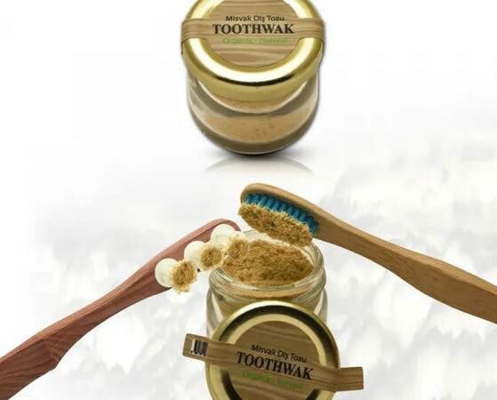 Sewak Powder to Whiten and Cleanse the Teeth