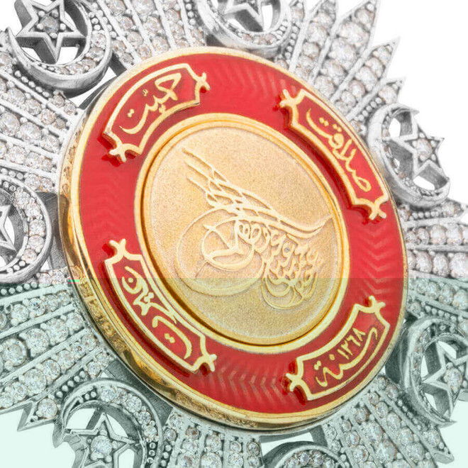925 Silver Brooch with Round and Tagger Design
