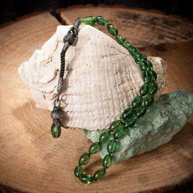 Rosary made of pressed amber with a Qazzazia knitted tassel