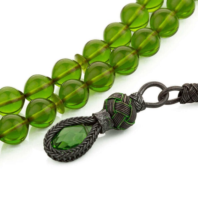 Rosary of green pressed amber with a Qazzazia tassel