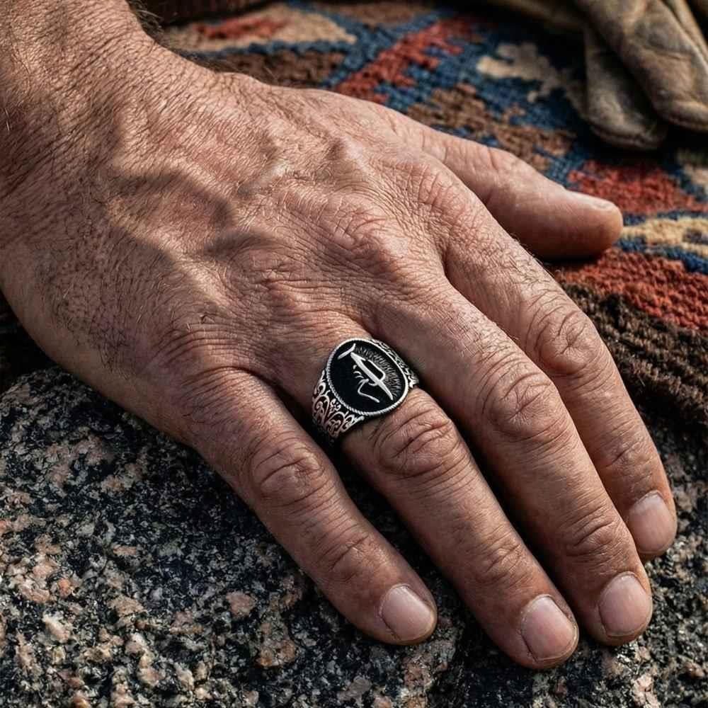 خاتم فضة بنقش حرف الألف العربي