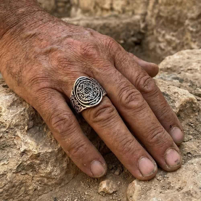خاتم سليمان بخلفية سوداء وفضة