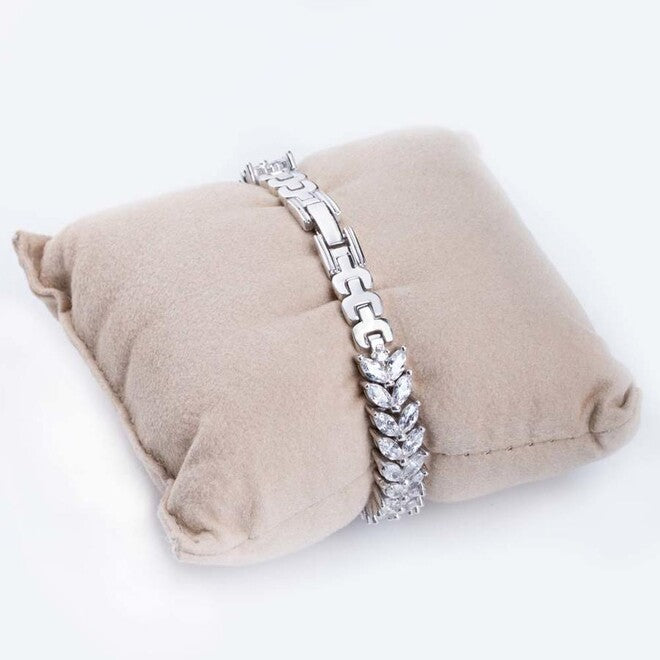 ساعة نسائية من الفضة الإسترليني عيار 925 مرصعة بحجر الزركون