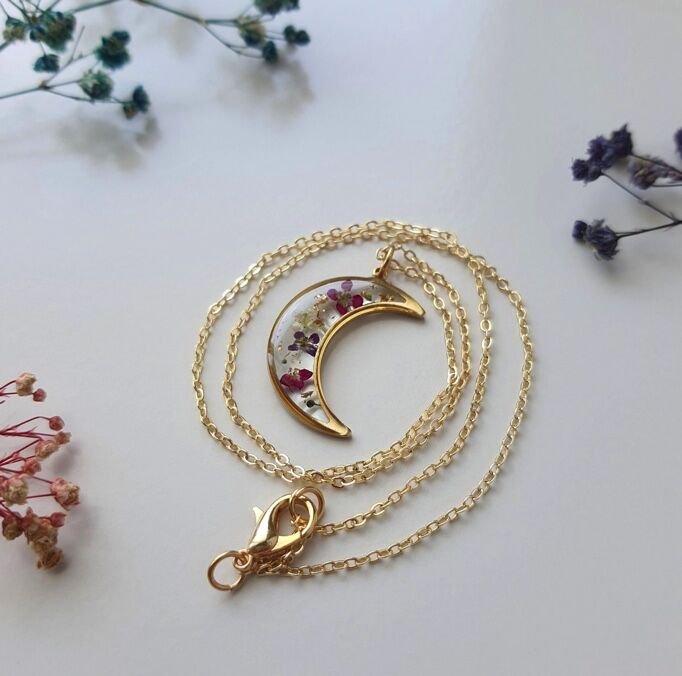 Crescent golden necklace with roses - 1