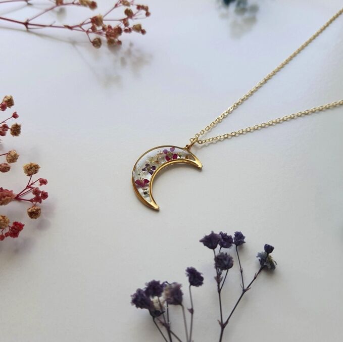 Crescent golden necklace with roses - 3