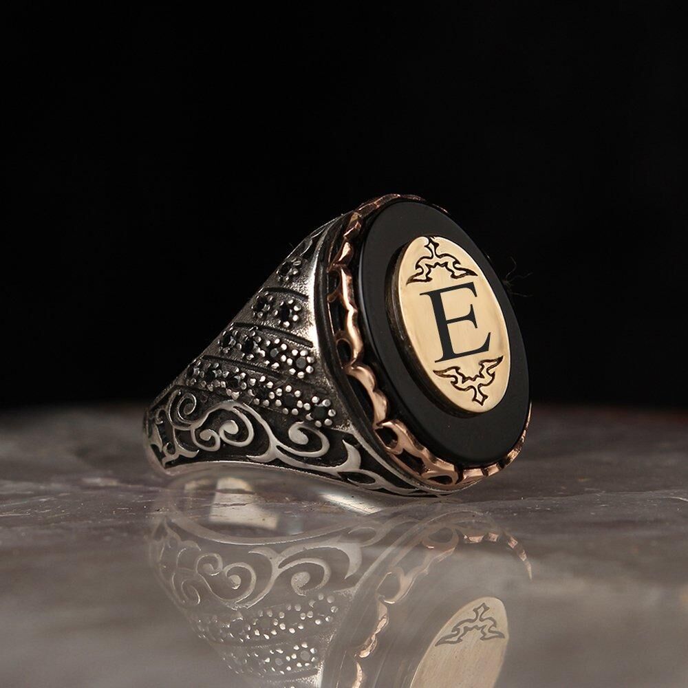 Customizable men's silver ring with onyx stone - 1