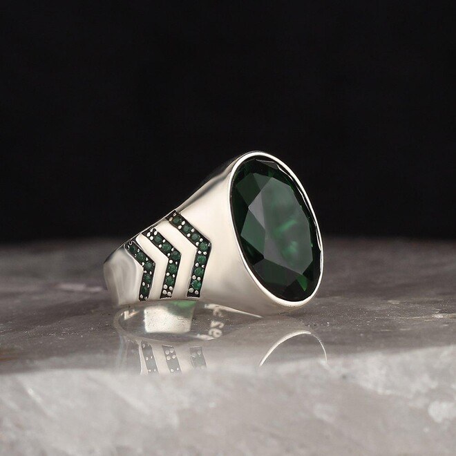 Distinctive men's silver ring with round zircon stone - 2