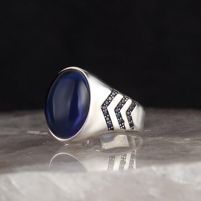 Distinctive men's silver ring with round zircon stone - 4