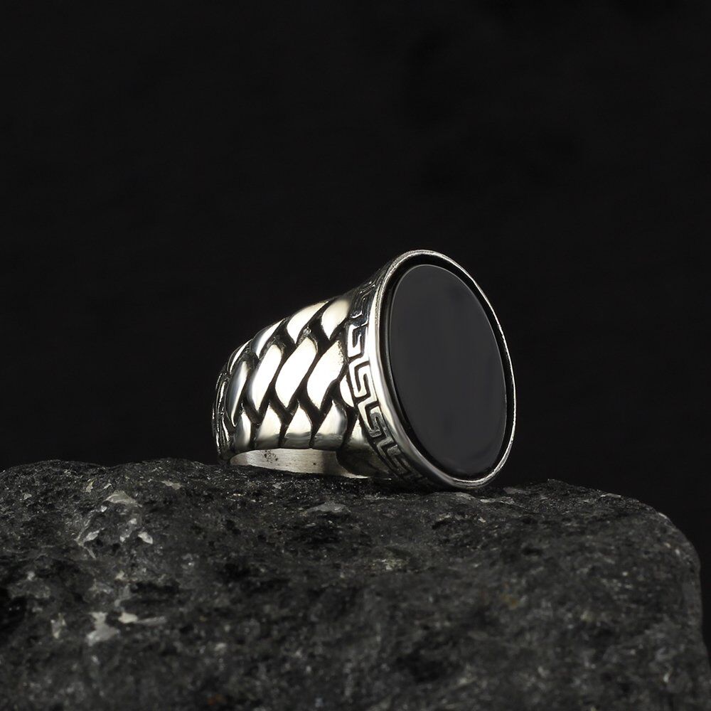 Distinguished men's silver ring with onyx round stone - 1