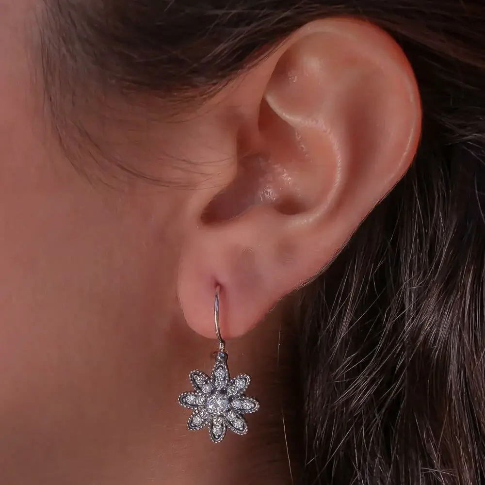 Takıhan Flower Design White Zircon Stone Stud 925 Sterling Silver Earrings - 1