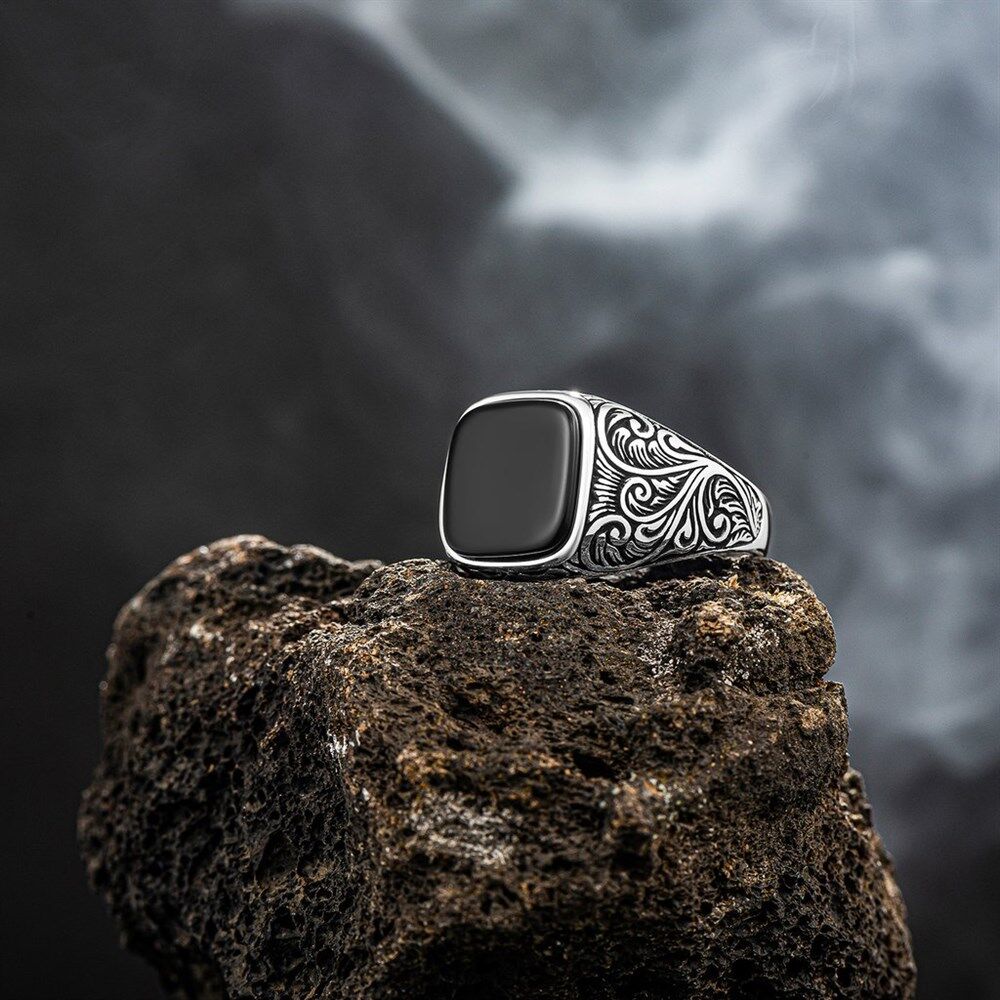 Men's silver ring embroidered with onyx stone - 2