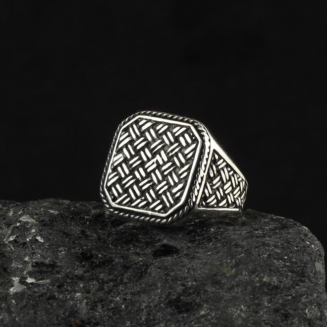 Men's silver ring with a distinctive design - 1