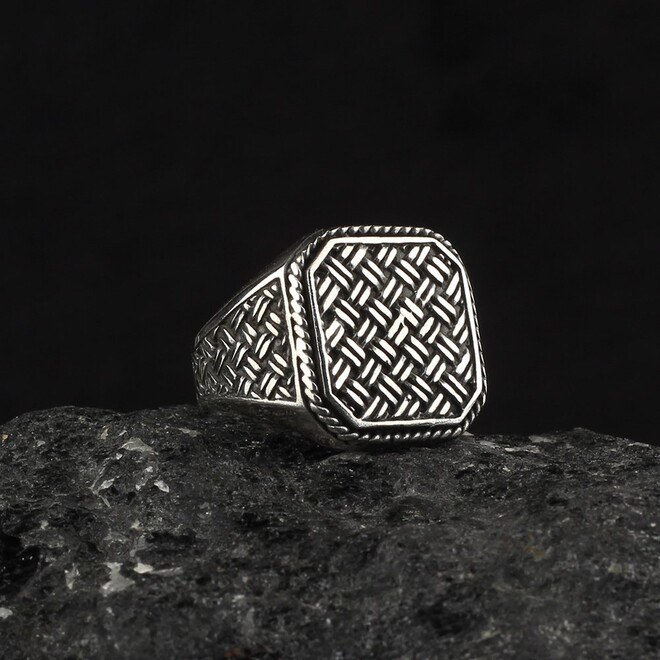 Men's silver ring with a distinctive design - 3