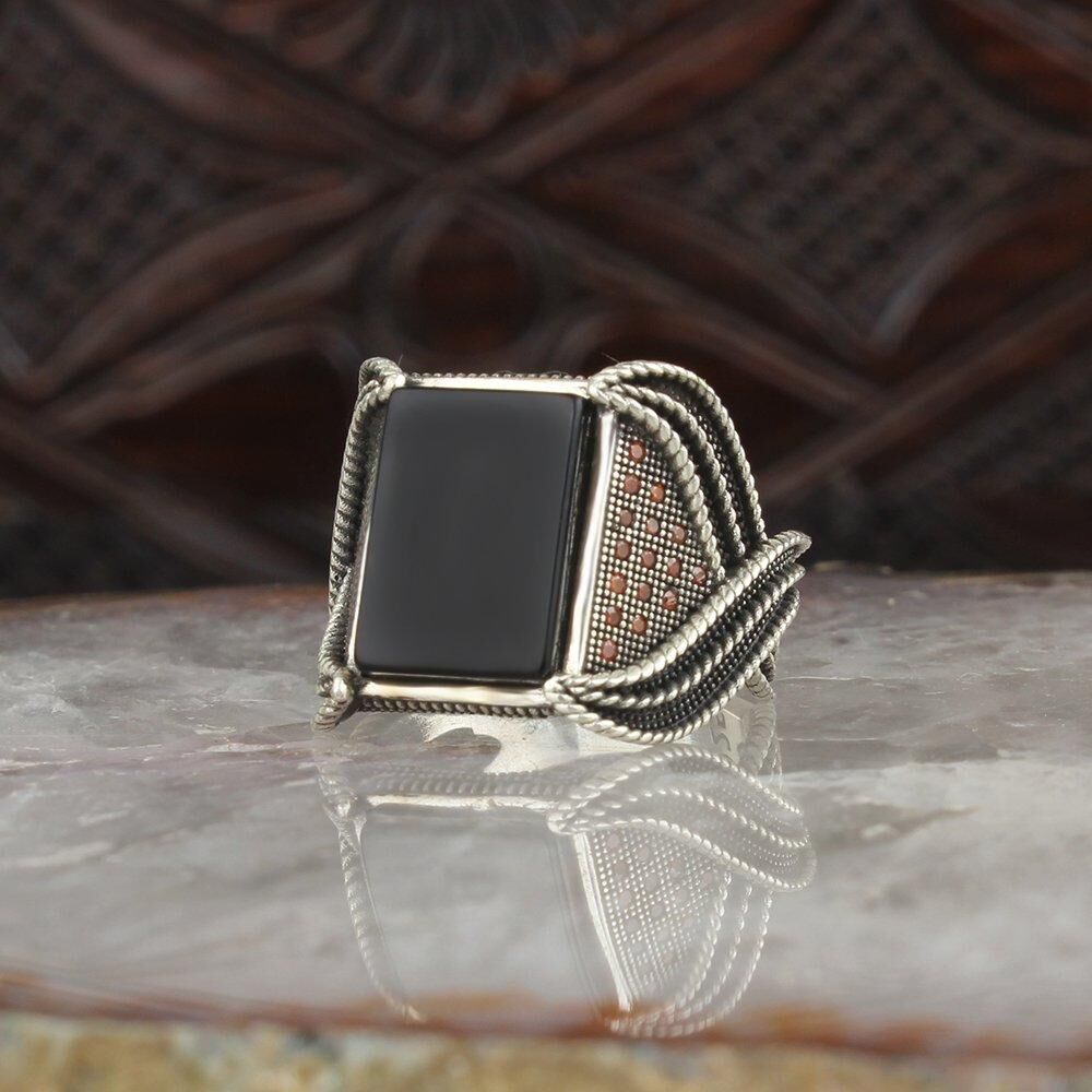 Men's silver ring with a distinctive design with onyx gemstone - 2