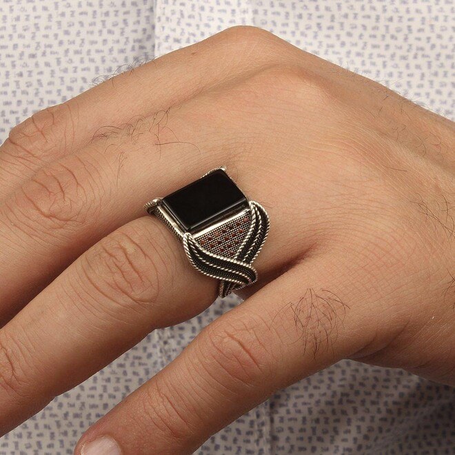 Men's silver ring with a distinctive design with onyx gemstone - 3