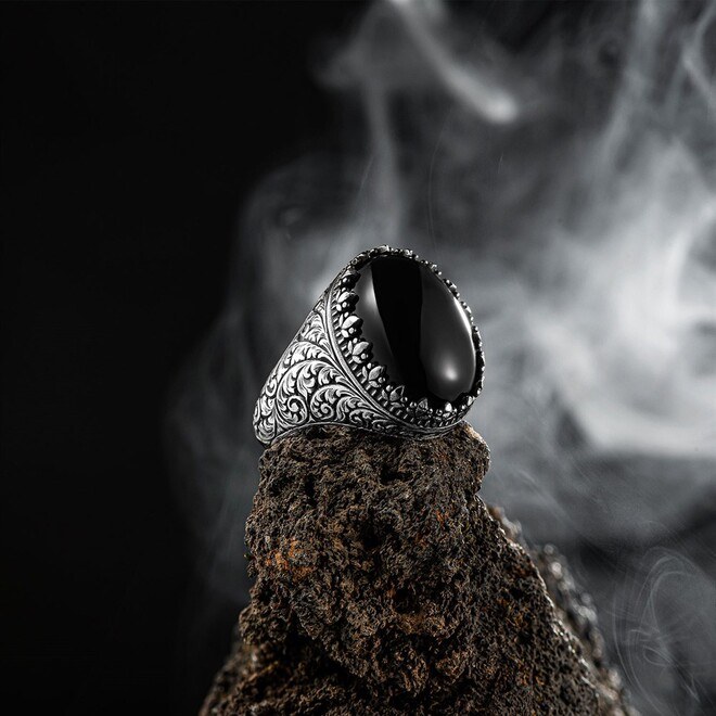 Men's silver ring with a luxurious onyx stone - 2