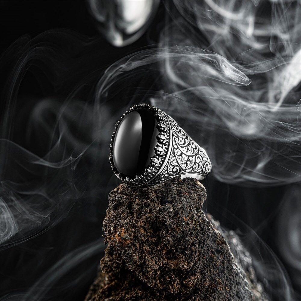 Men's silver ring with a luxurious onyx stone - 3