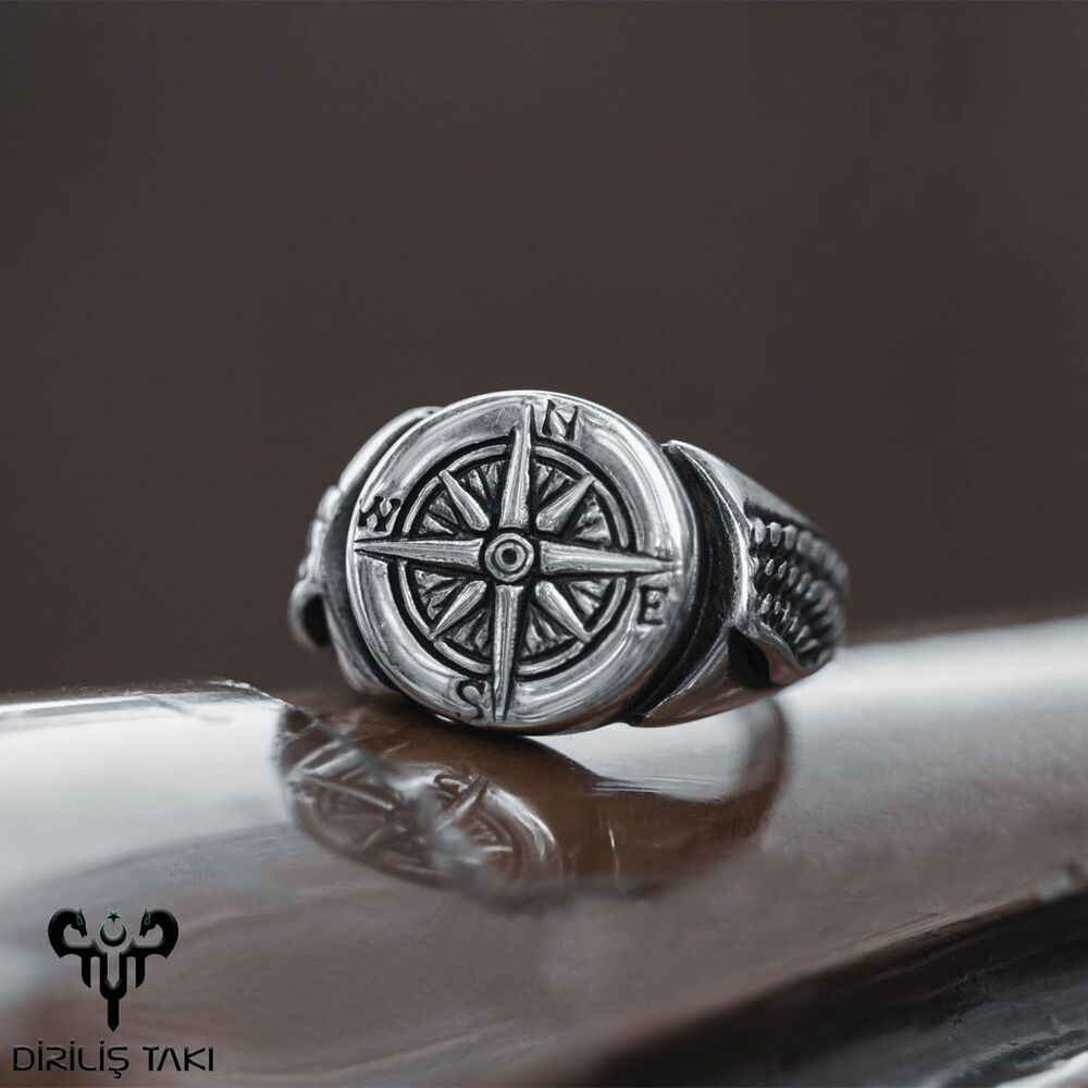 Men's silver ring with compass engraving - 2