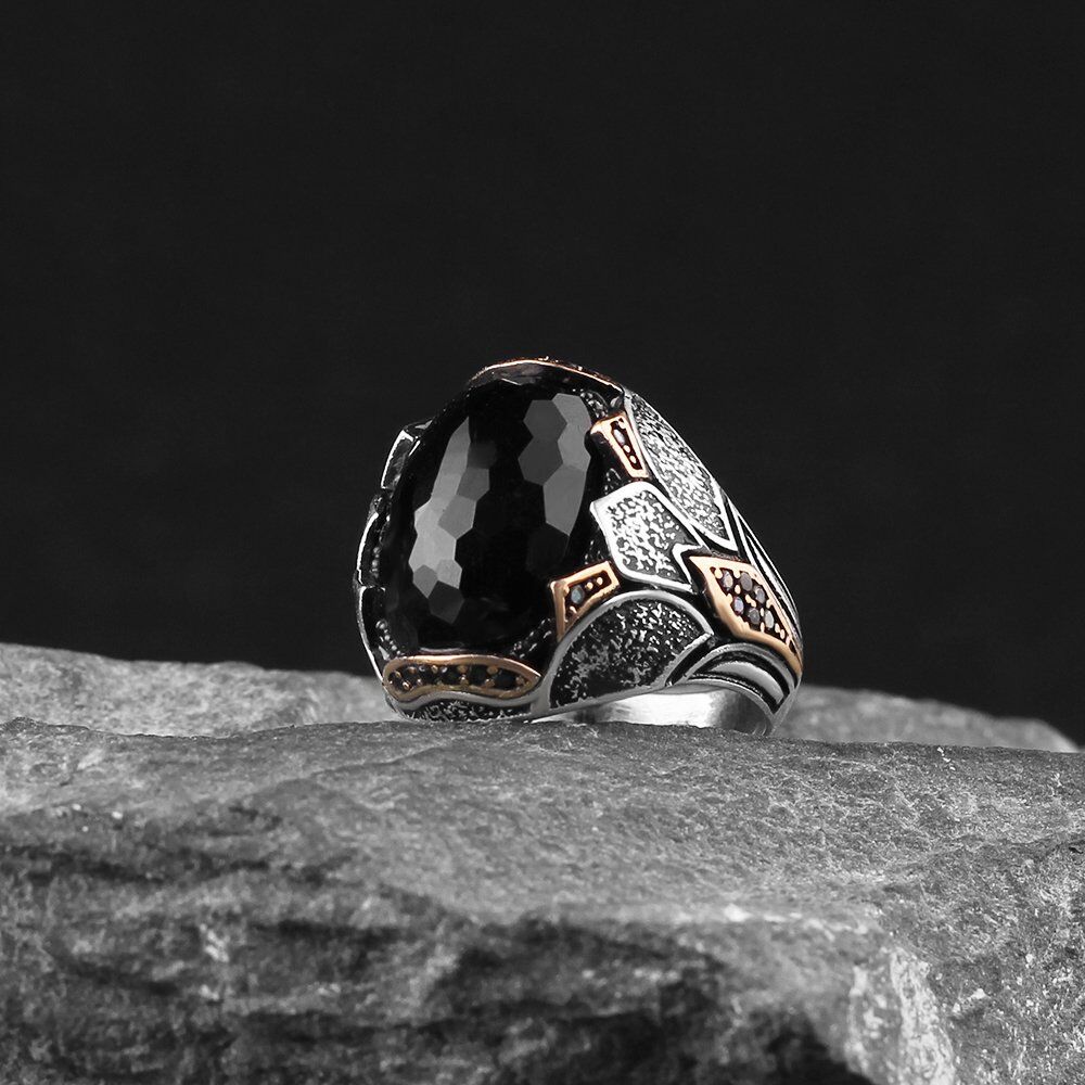 Mens silver ring with zircon stone with a unique luster design - 1