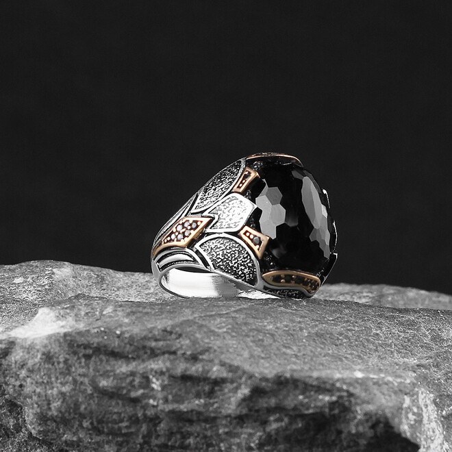 Mens silver ring with zircon stone with a unique luster design - 2