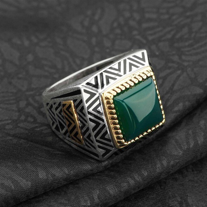 Men's sterling silver square-shaped ring covered with green agate - 4