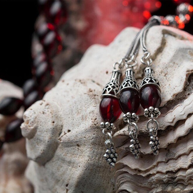 Rosary made of pressed amber decorated with a grape cluster pattern - 2