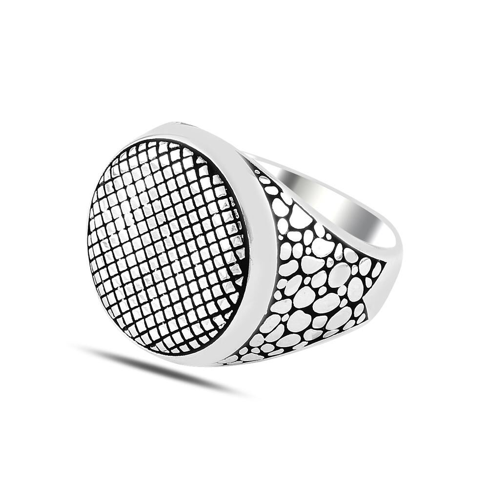 Silver ring decorated with square and circular engraving - 2