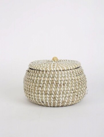 Straw box with lid ﻿Round Basket, Plastic Woven Ribbon with Lid, Large, Diameter: 22 cm. Height with lid: 15 cm. - 2