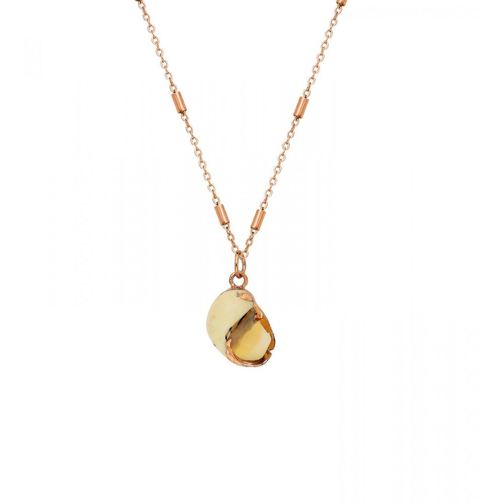 Women's necklace with a distinctive seashell design - 1